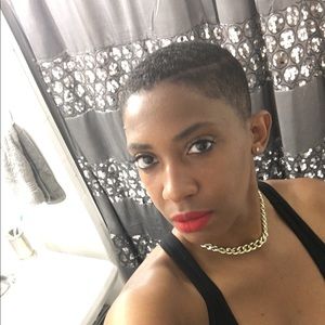 Meet your Posher, Monique